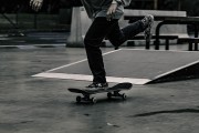 伤病警报：锡安·威廉姆森今日在训练中遭遇左腿筋紧绷，缺席了鹈鹕队的赛前合练。